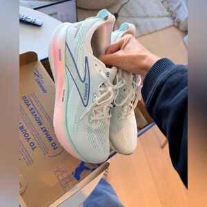 Glycerin 22 - size 10 (like new)